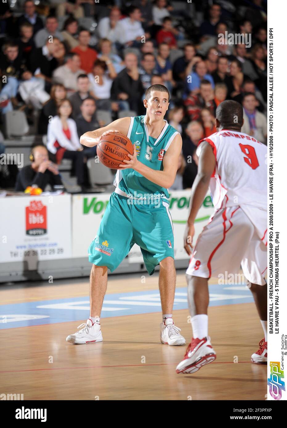 BASKETBALL - FRENCH CHAMPIONSHIP PRO A 2008/2009 - LE HAVRE (FRA) - 18/10/2008 - PHOTO : PASCAL ALLEE / HOT SPORTS / DPPI LE HAVRE V PAU - 5 THOMAS HEURTEL (PAU) Foto Stock