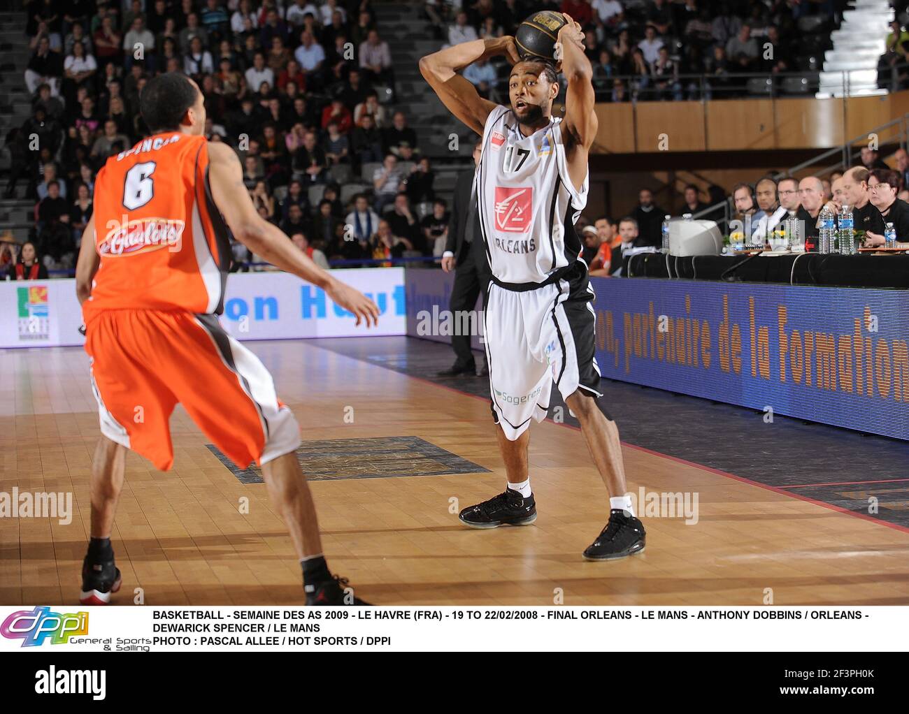 BASKETBALL - SEMAINE DES AS 2009 - LE HAVRE (FRA) - 19 TO 22/02/2008 - FINAL ORLEANS - LE MANS - ANTHONY DOBBINS / ORLEANS - DEWARICK SPENCER / LE MANS PHOTO : PASCAL ALLEE / HOT SPORTS / DPPI Foto Stock