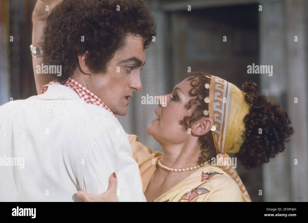 L'RSC ha lanciato in azione durante la produzione della RETE TELEVISIVA ATV dell'adattamento musicale per la televisione di Trevor Nunn, COMMEDIA DI ERRORI di William Shakespeare al Royal Shakespeare Theatre, Stratford Upon Avon. Cast incluso : Judi Dench, Francesca Annis, Michael Williams,- Mike Gwilym , Roger Reed, Nickolas Grace, Griffith Jones, Barbara Shelley, Robin Ellis. L'esibizione è stata trasmessa a livello nazionale il 18 aprile 1978 dal teatro. Foto Stock