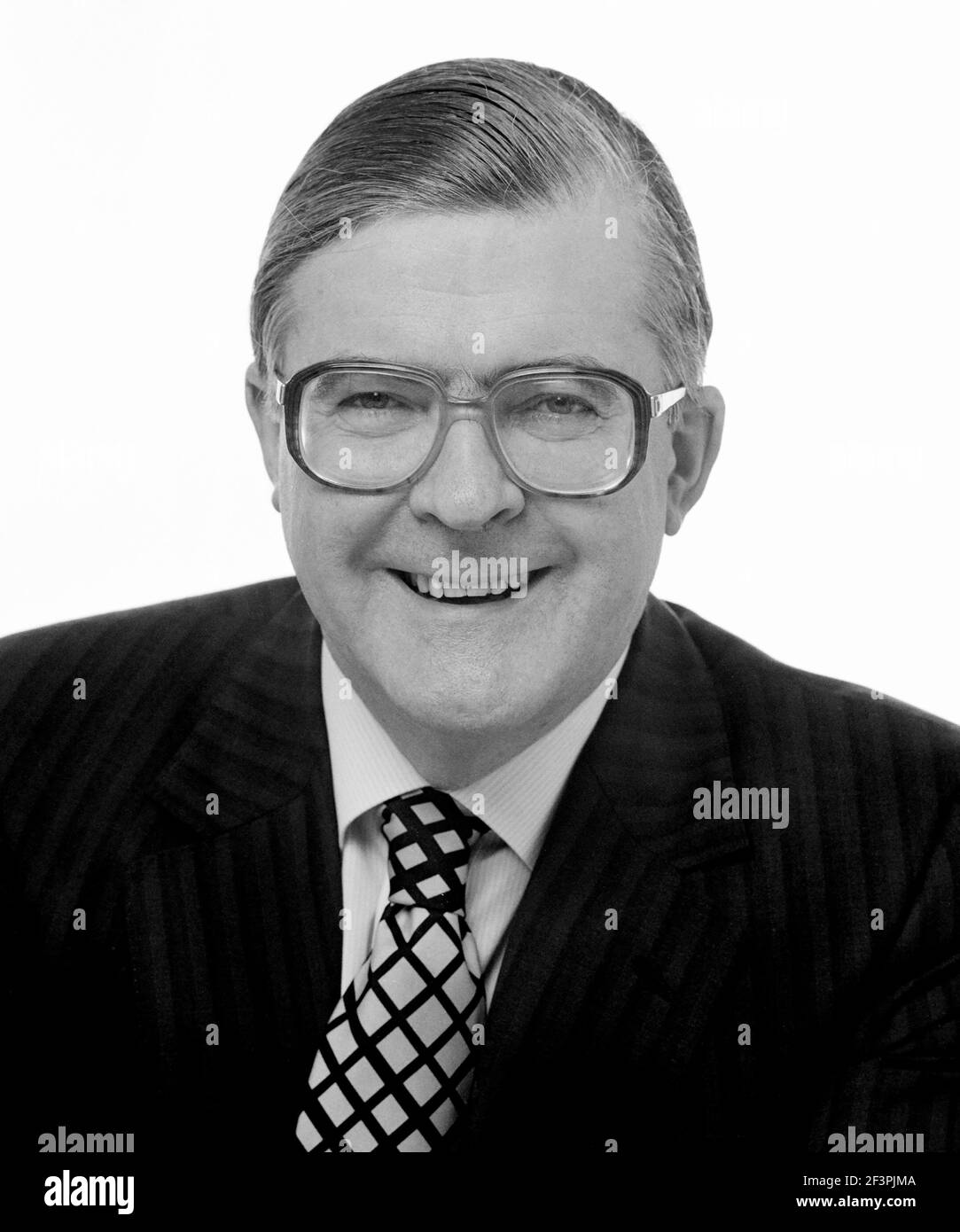 Ritratto di Kenneth Baker MP - Baron Baker di Dorking. Circa all'inizio del 1987. Foto Stock
