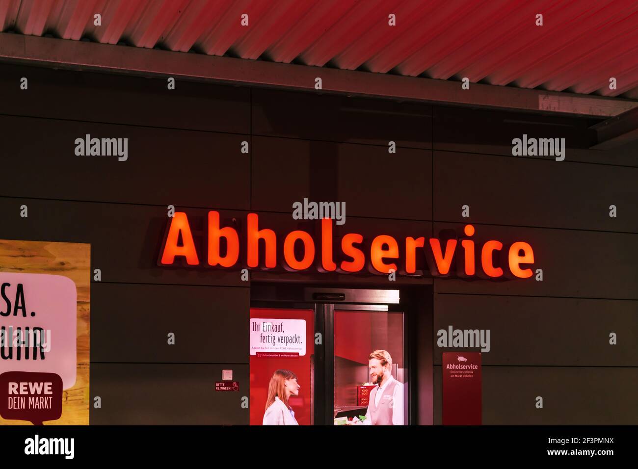 Germania , Calau , 16.03.2021 , REWE Markt servizio di pick-up Foto Stock