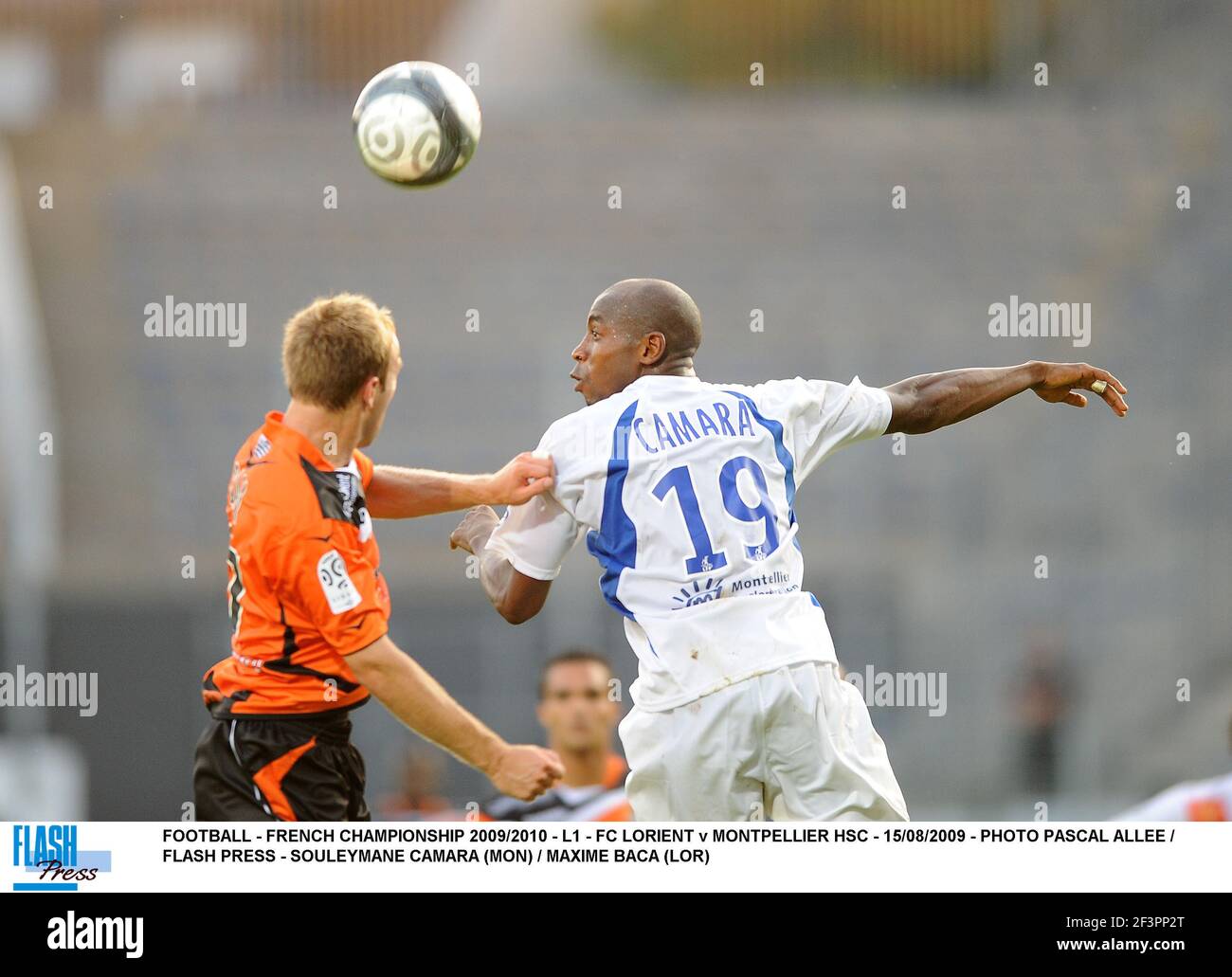 CALCIO - CAMPIONATO FRANCESE 2009/2010 - L1 - FC LORIENT V MONTPELLIER HSC - 15/08/2009 - FOTO PASCAL ALLEE / FLASH PRESS - SOULEYMANE CAMARA (MON) / MAXIME BACA (LOR) Foto Stock