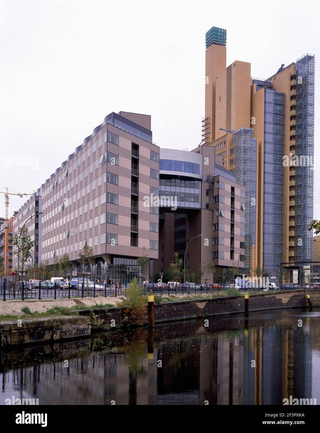 Hauptstelle Berliner Volksbank, Potsdamer Platz, Gesamtansicht/Wasser Foto Stock