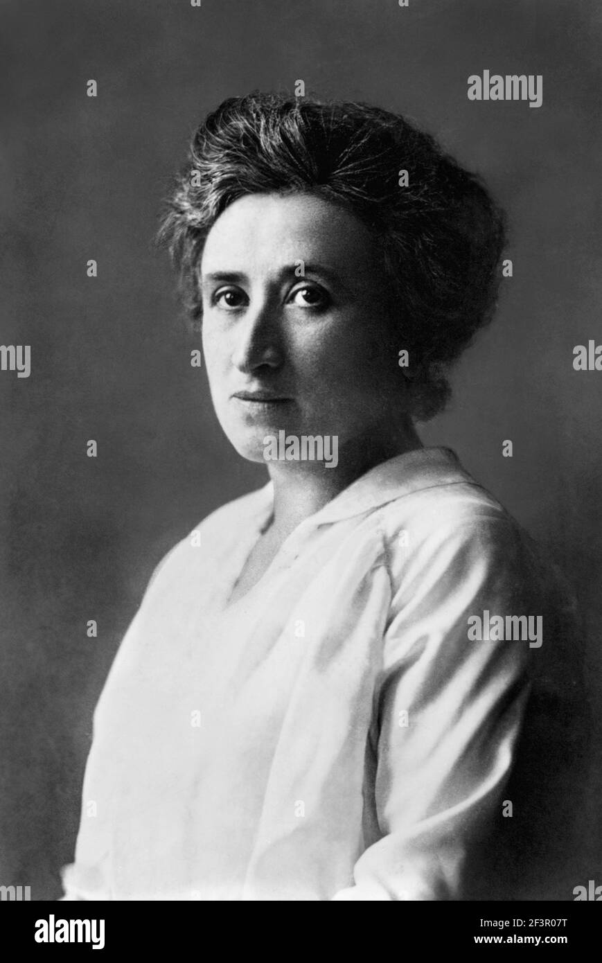 Rosa Luxemburg. Ritratto del filosofo marxista polacco Rosa Luxemburg ( Róża Luksemburg, Rozalia Luksenburg, 1871-1919), c.. 1895 Foto Stock