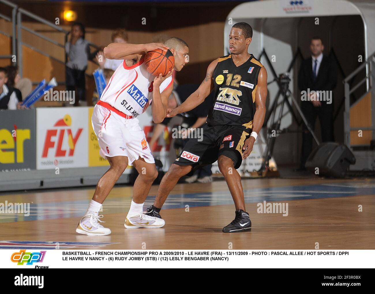 BASKETBALL - FRENCH CHAMPIONSHIP PRO A 2009/2010 - LE HAVRE (FRA) - 13/11/2009 - PHOTO : PASCAL ALLEE / HOT SPORTS / DPPILE HAVRE V NANCY - (6) RUDY JOMBY (STB) / (12) LILLY BENGABER (NANCY) Foto Stock