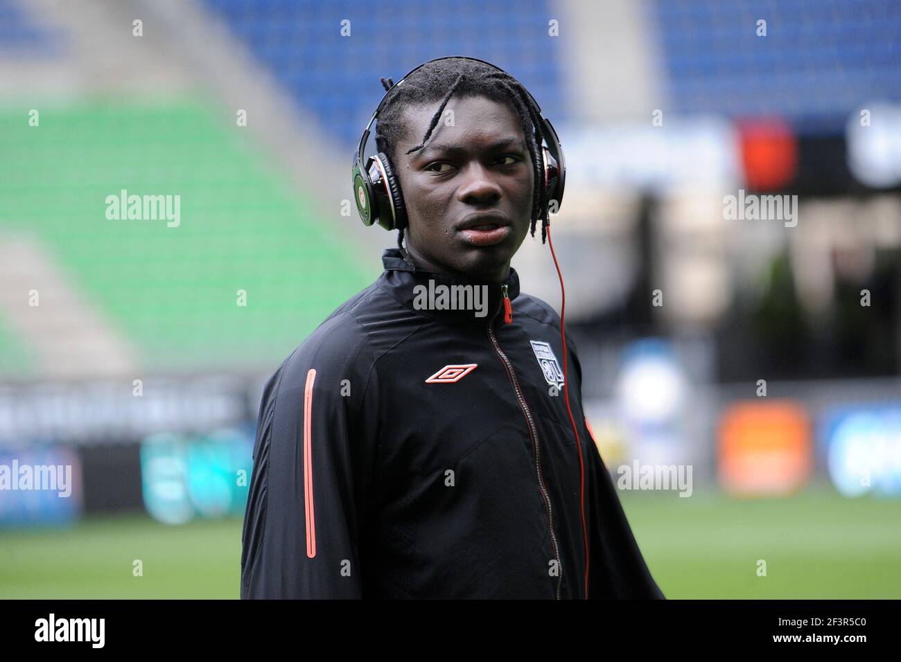 CALCIO - CAMPIONATO FRANCESE 2009/2010 - L1 - STADE RENNAIS V OLYMPIQUE LYONNAIS - 3/04/2010 - FOTO PASCAL ALLEE / DPPI - BAFETIMBI GOMIS (OL) Foto Stock