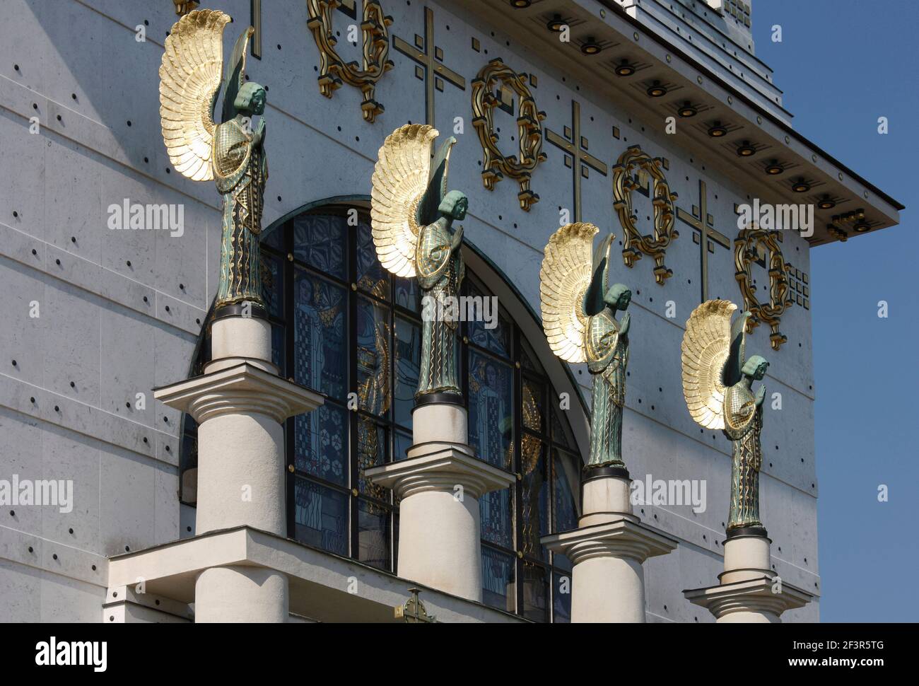 Angeli sulle colonne, Chiesa di San Leopoldo, otto Wagner, Vienna, Austria Foto Stock