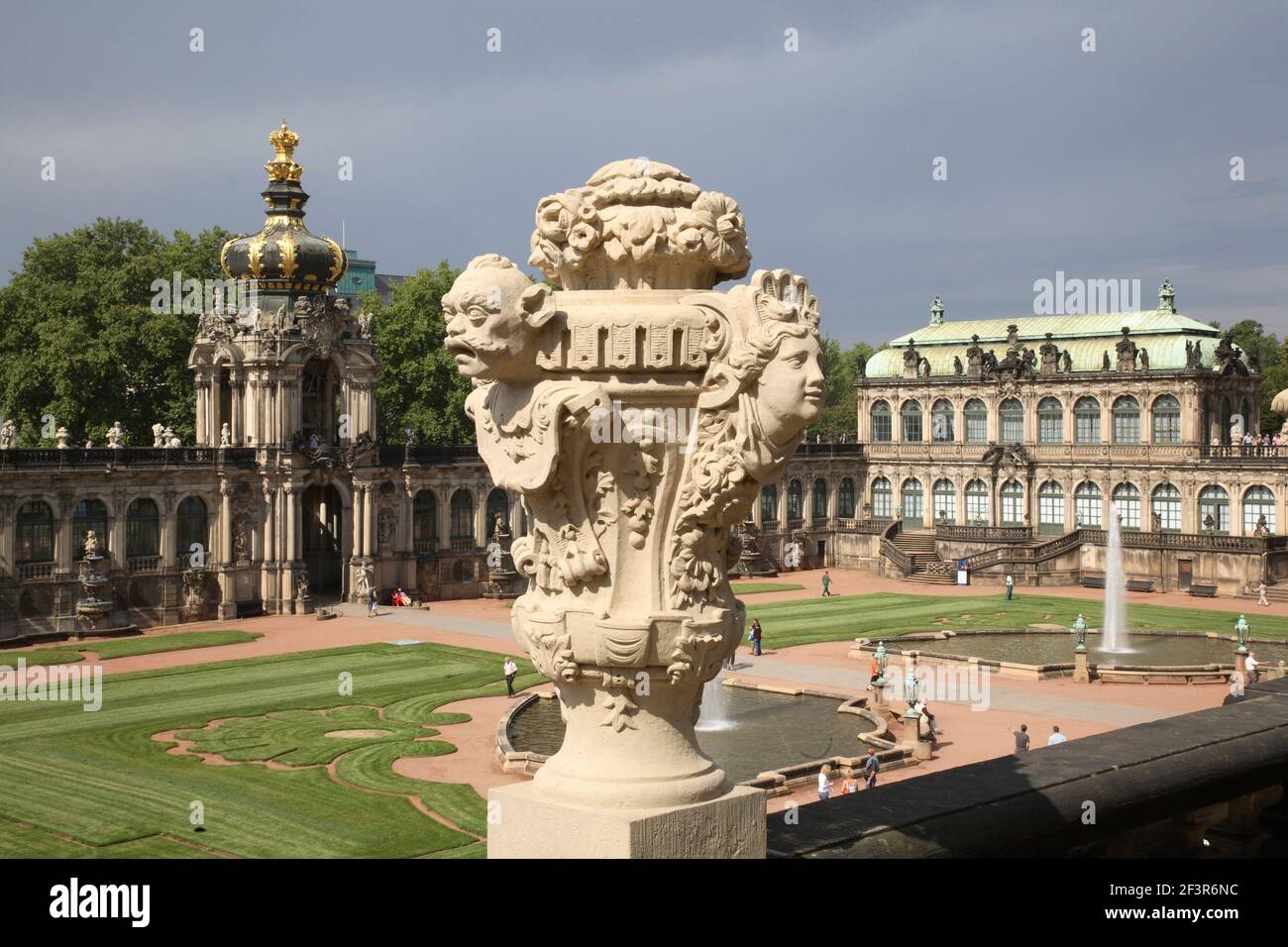 La porta della corona e il padiglione murato al Palazzo Zwinger, Dresda, Germania. Foto Stock