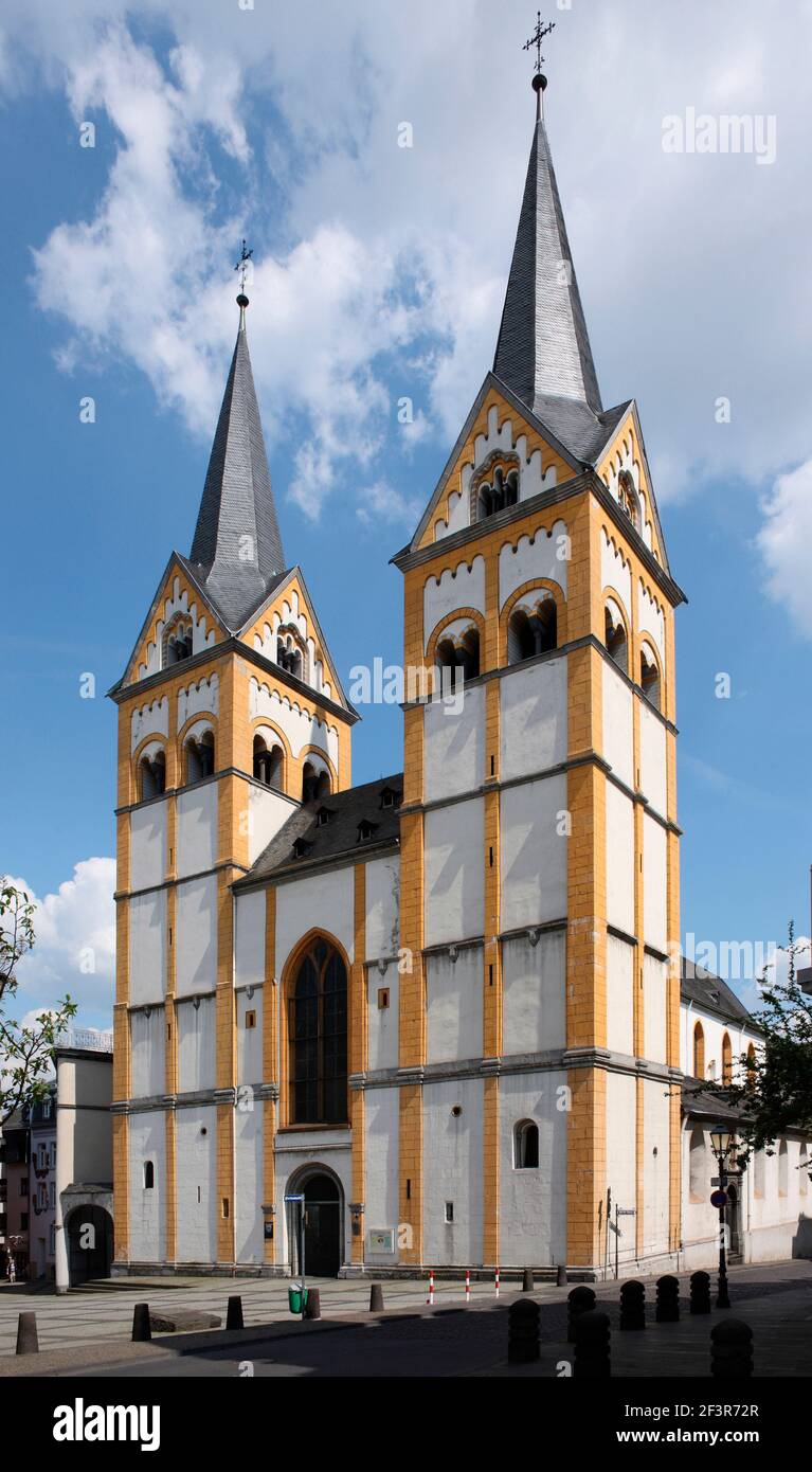 Torri colorate della Chiesa di Florin, una chiesa protestante costruita nel 1100 a Coblenza, Germania. Patrimonio dell'umanità dell'UNESCO Foto Stock