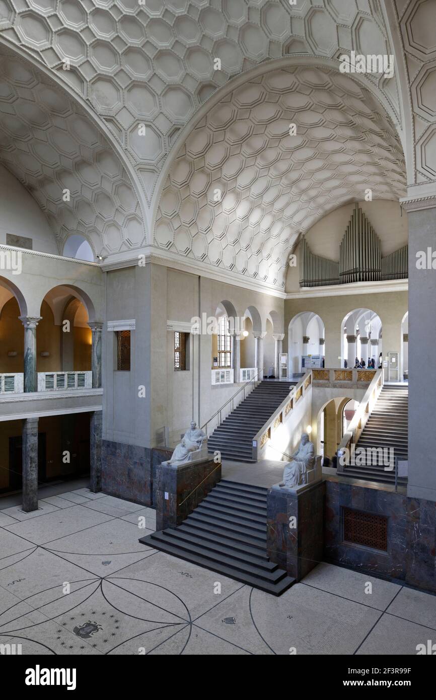 Von Friedrich von G‰rtner 1835-1840 erbaut, Zentraler Lichthof, hier warfen die Geschwister Scholl (Die Weisse Rose) am 18. Febbraio 1943 ihr f¸nftes u Foto Stock