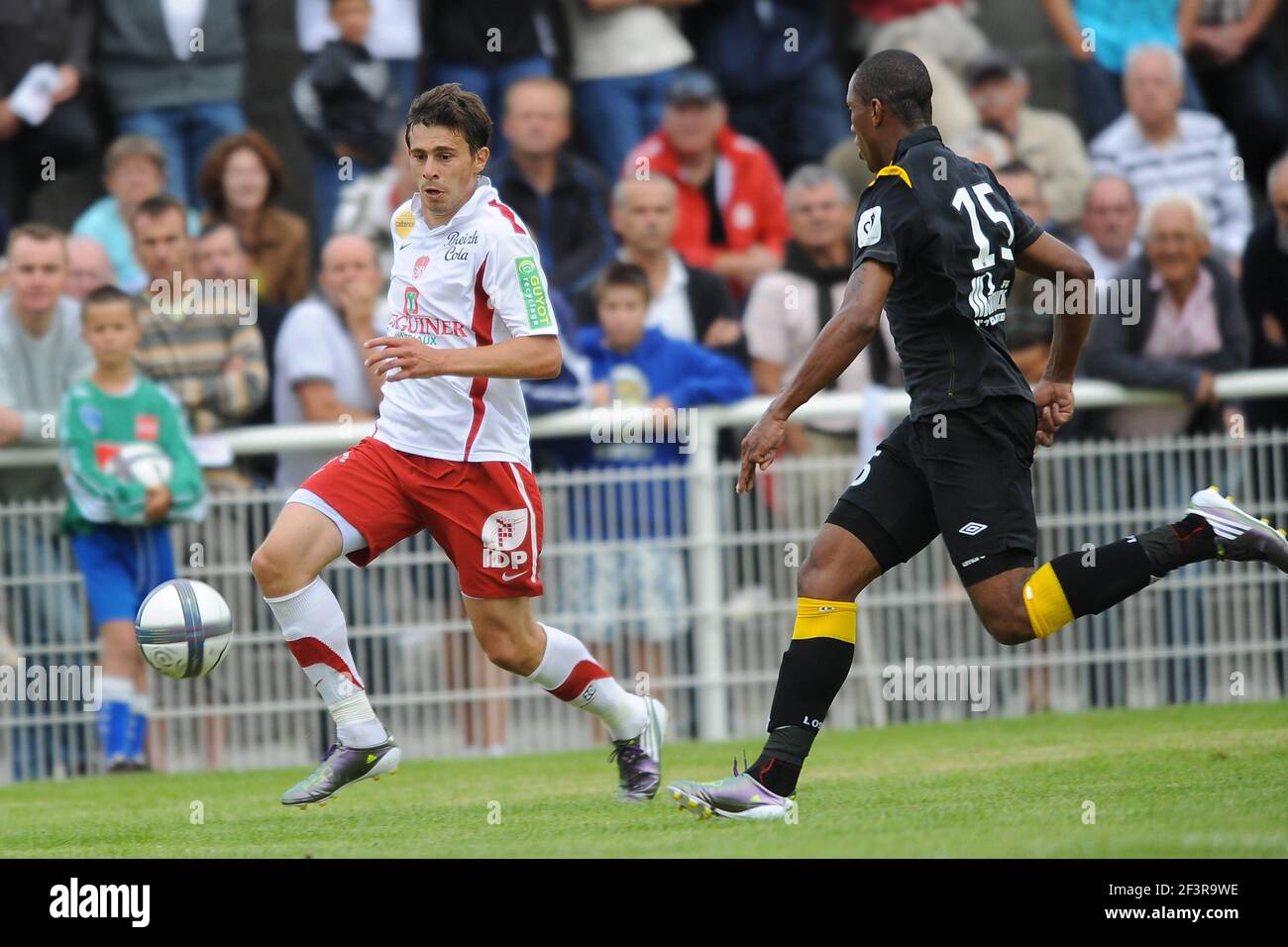 CALCIO - PARTITE AMICHEVOLI 2010/2011 - STADE BRESTOIS V LILLE OSC - 31/07/2010 - FOTO PASCAL ALLEE / DPPI - ROMAIN POYET (BREST) / EMERSON DA CONCEICAO (LILLE) Foto Stock