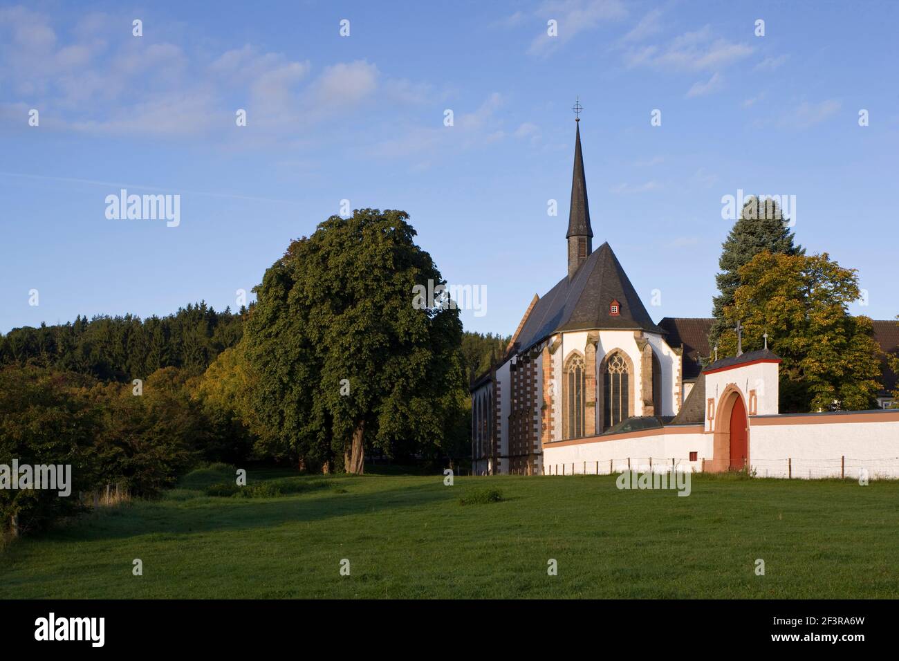 Von¸sowie sowie sowie mit gotischem Klostertor, Heimbach, Kloster Mariawald Foto Stock