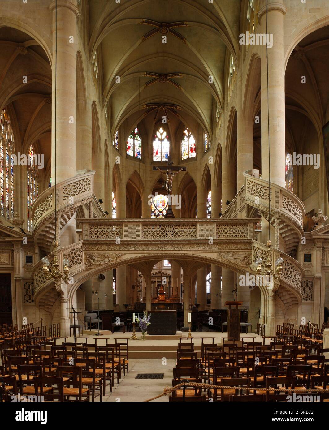 Scale a chiocciola della Chiesa rinascimentale di Sant'Etienne du Mont, che contiene il santuario di Sainte Genevieve, patrono di Parigi, Francia Foto Stock