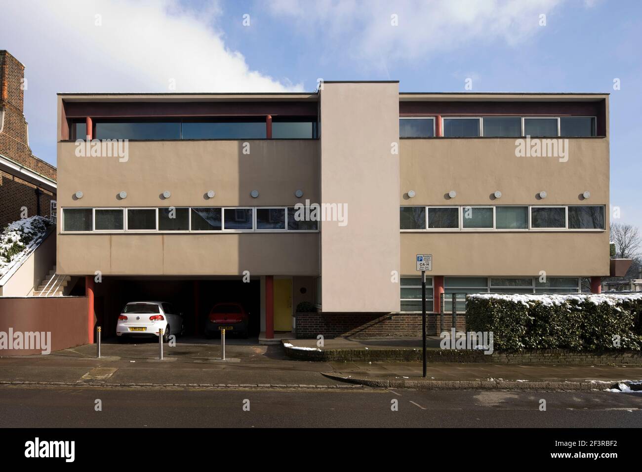 Casa privata al 66 Frognall, Hampstead, costruita nel 1938, che rappresenta lo stile internazionale a Londra Foto Stock