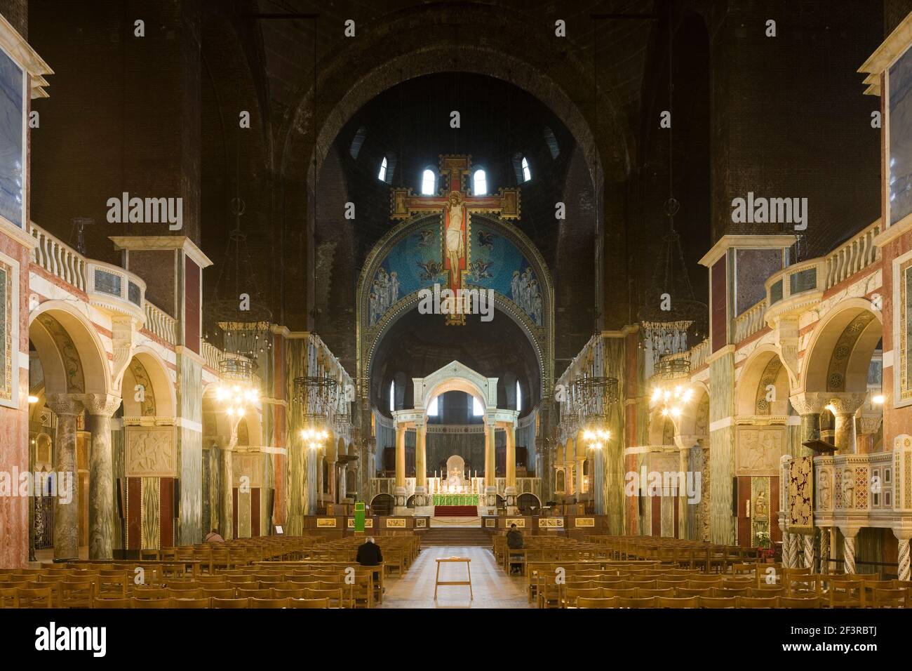 Altare della Cattedrale di Westminster, costruito dal 1895-1903 in stile bizantino, Londra Foto Stock