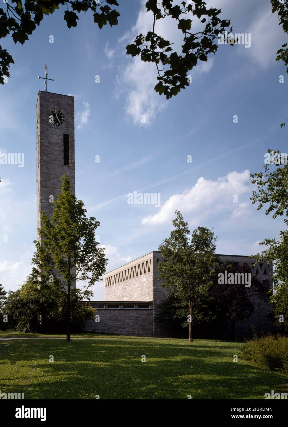 Schweinfurt. Evangelische Christuskirche von 1965. Au?enansicht, Schweinfurt, Christuskirche Foto Stock