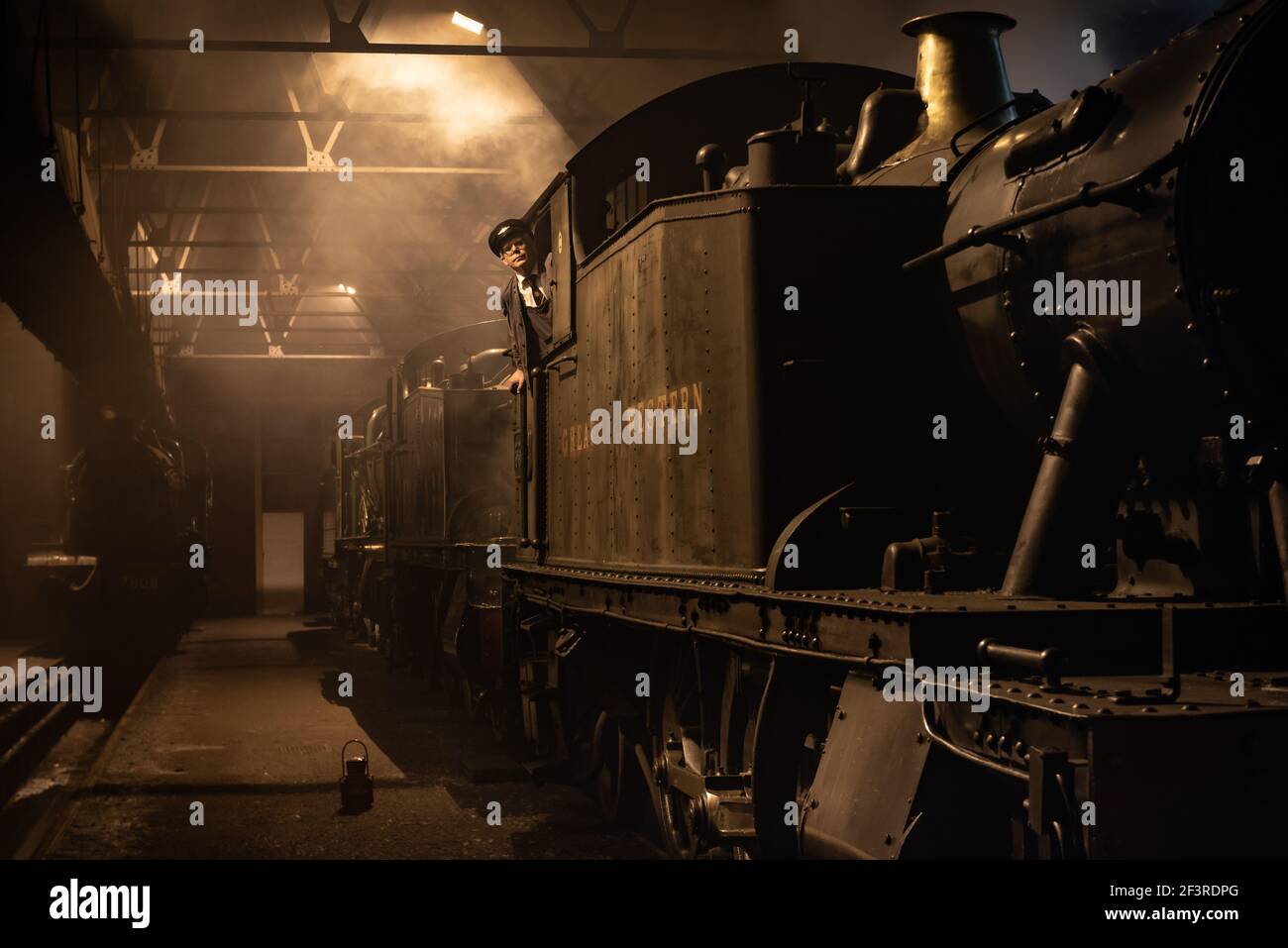 GWR Tank Engine 4144 nel Engine Shed presso il Didcot Railway Center, Oxfordshire, Inghilterra, Regno Unito Foto Stock
