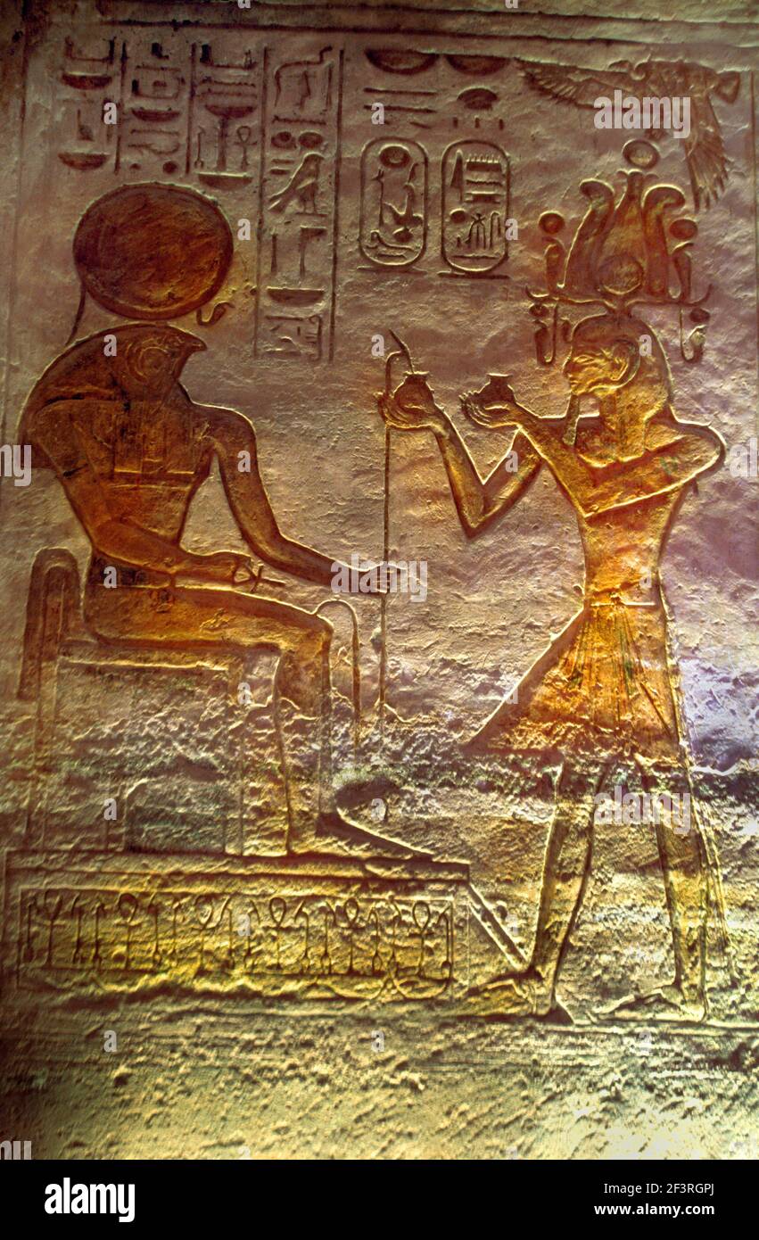 Abu Simbel Egitto Tempio di Hathor Ra il Dio sole Foto Stock