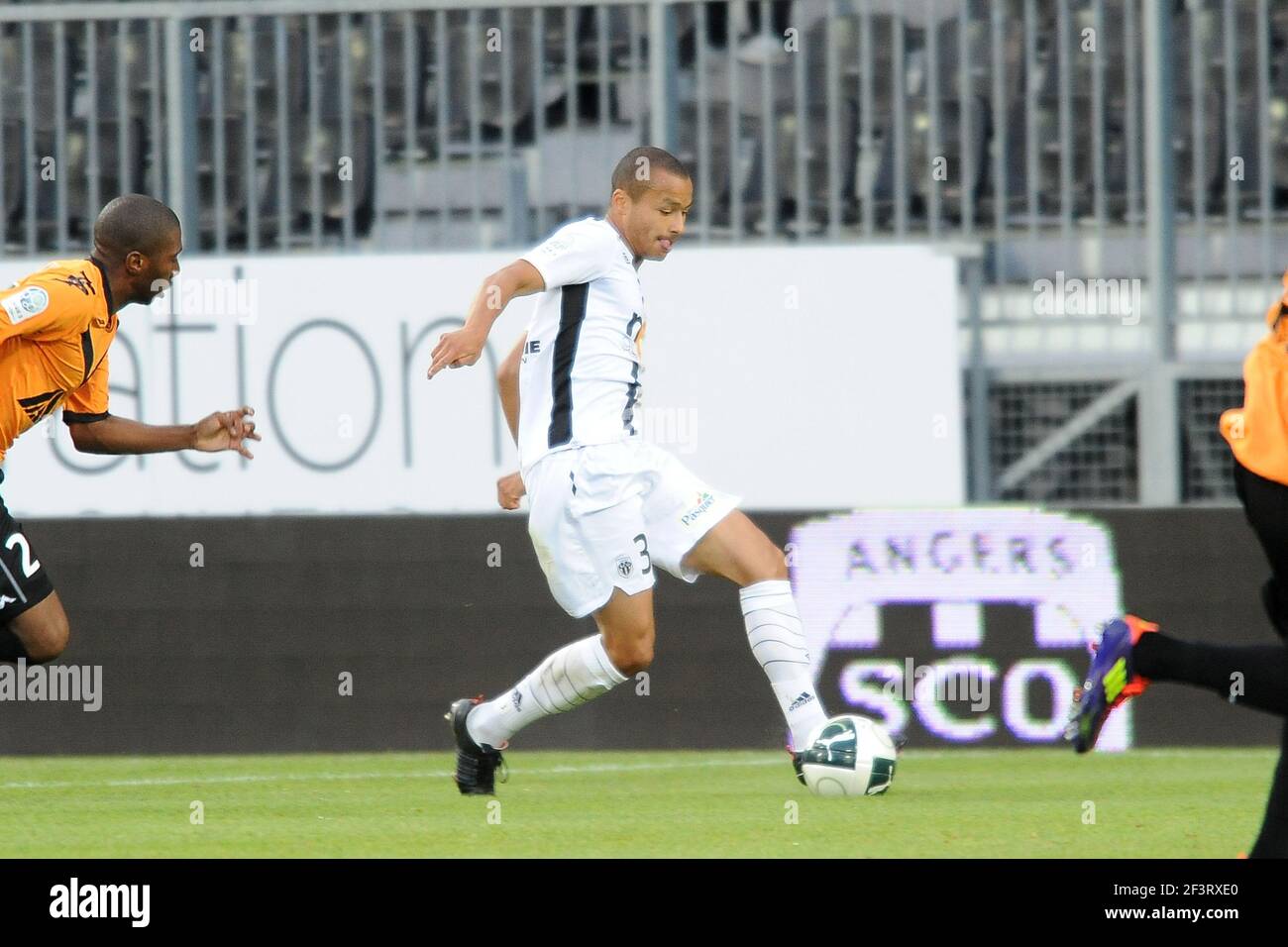 CALCIO - CAMPIONATO FRANCESE 2011/2012 - L2 - SCO ANGERS V STADE DE REIMS - 26/08/2011 - FOTO PASCAL ALLEE / DPPI - STEVIE RIGA (SCO) Foto Stock