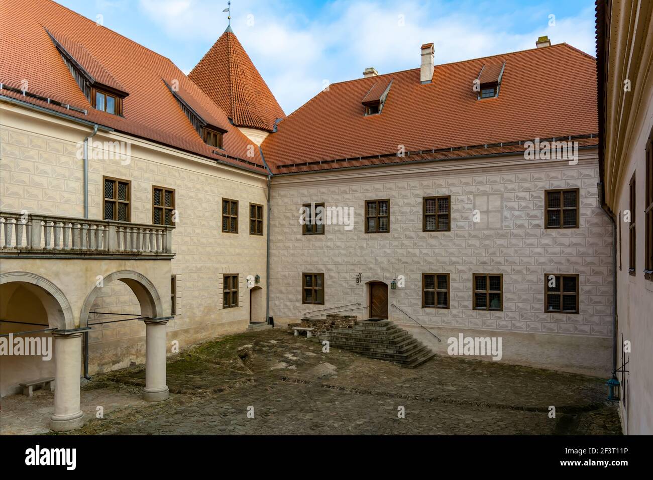 Cortile medievale del castello di Bauska Foto Stock