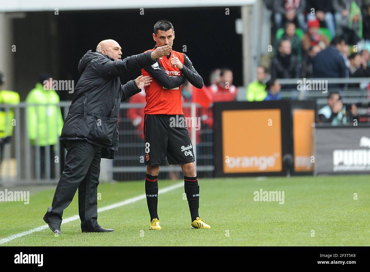 CALCIO - CAMPIONATO FRANCESE 2012/2013 - L1 - STADE RENNAIS V PARIS SAINT GERMAIN - RENNES (FRA) - 6/04/2013 - FOTO PASCAL ALLEE / DPI - FREDERIC ANTONETTI (PULLMAN DI RENNES) / JULIEN FERET (REN) Foto Stock