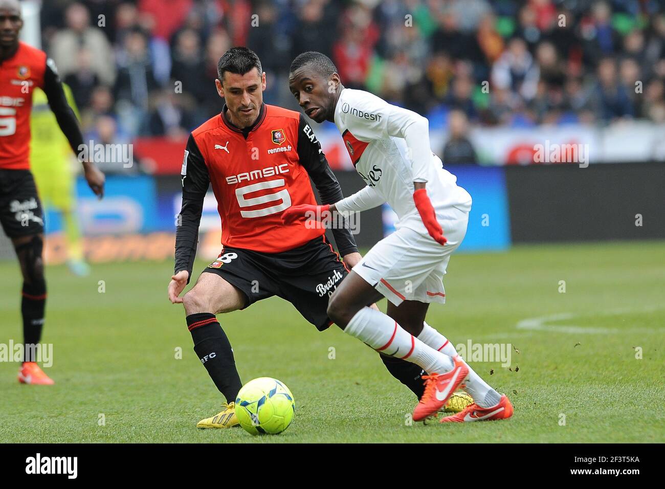 CALCIO - CAMPIONATO FRANCESE 2012/2013 - L1 - STADE RENNAIS V PARIS SAINT GERMAIN - RENNES (FRA) - 6/04/2013 - PHOTO PASCAL ALLEE / DPI - BLAISE MATUIDI (PSG) / JULIEN FERET (REN) Foto Stock