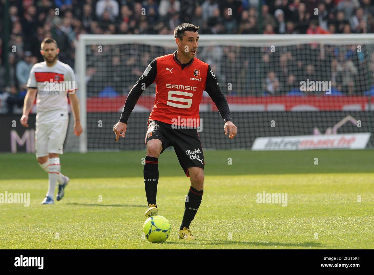 CALCIO - CAMPIONATO FRANCESE 2012/2013 - L1 - STADE RENNAIS V PARIS SAINT GERMAIN - RENNES (FRA) - 6/04/2013 - PHOTO PASCAL ALLEE / DPPI - JULIEN FERET (REN) Foto Stock