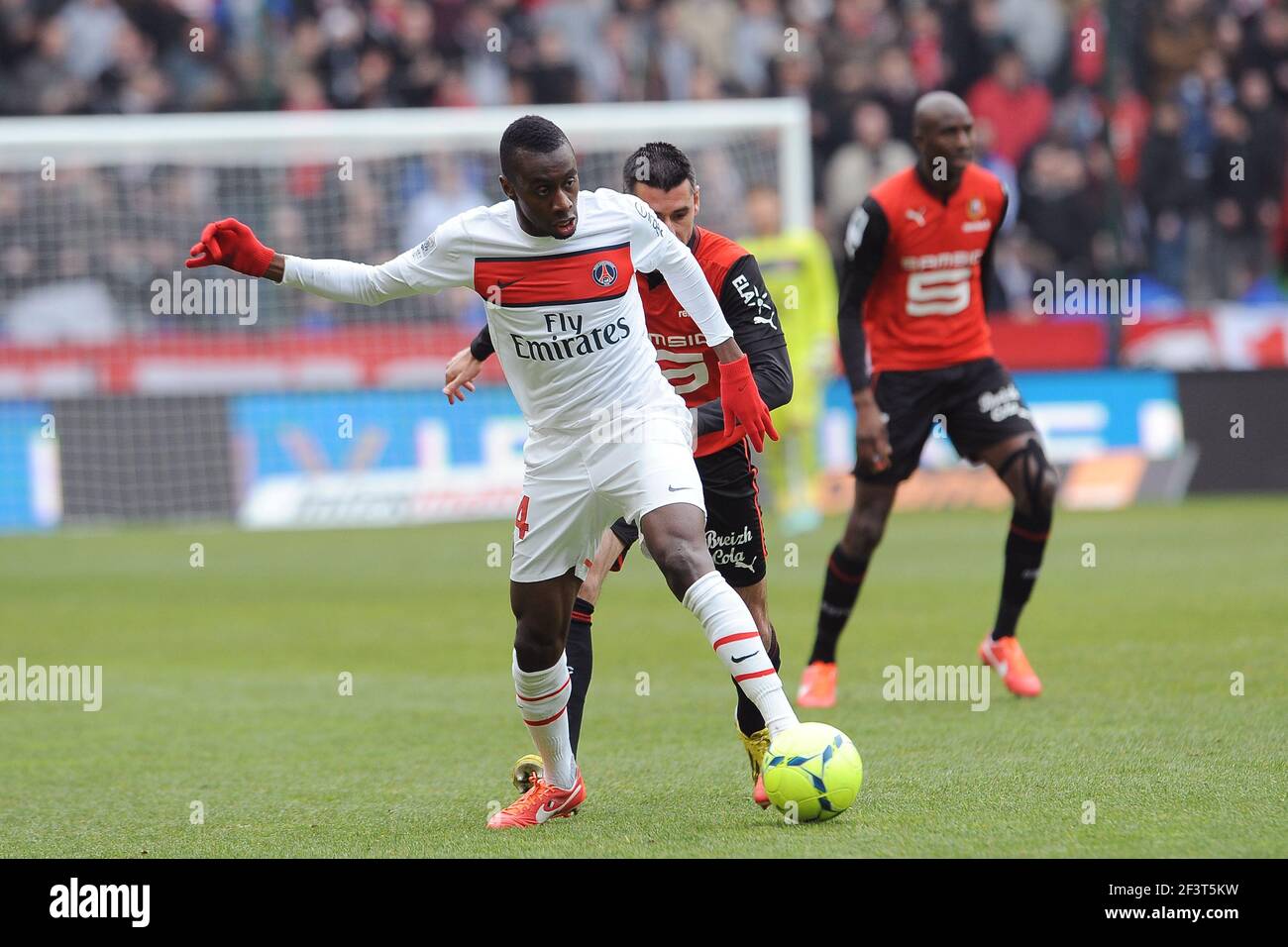 CALCIO - CAMPIONATO FRANCESE 2012/2013 - L1 - STADE RENNAIS V PARIS SAINT GERMAIN - RENNES (FRA) - 6/04/2013 - PHOTO PASCAL ALLEE / DPI - BLAISE MATUIDI (PSG) / JULIEN FERET (REN) Foto Stock