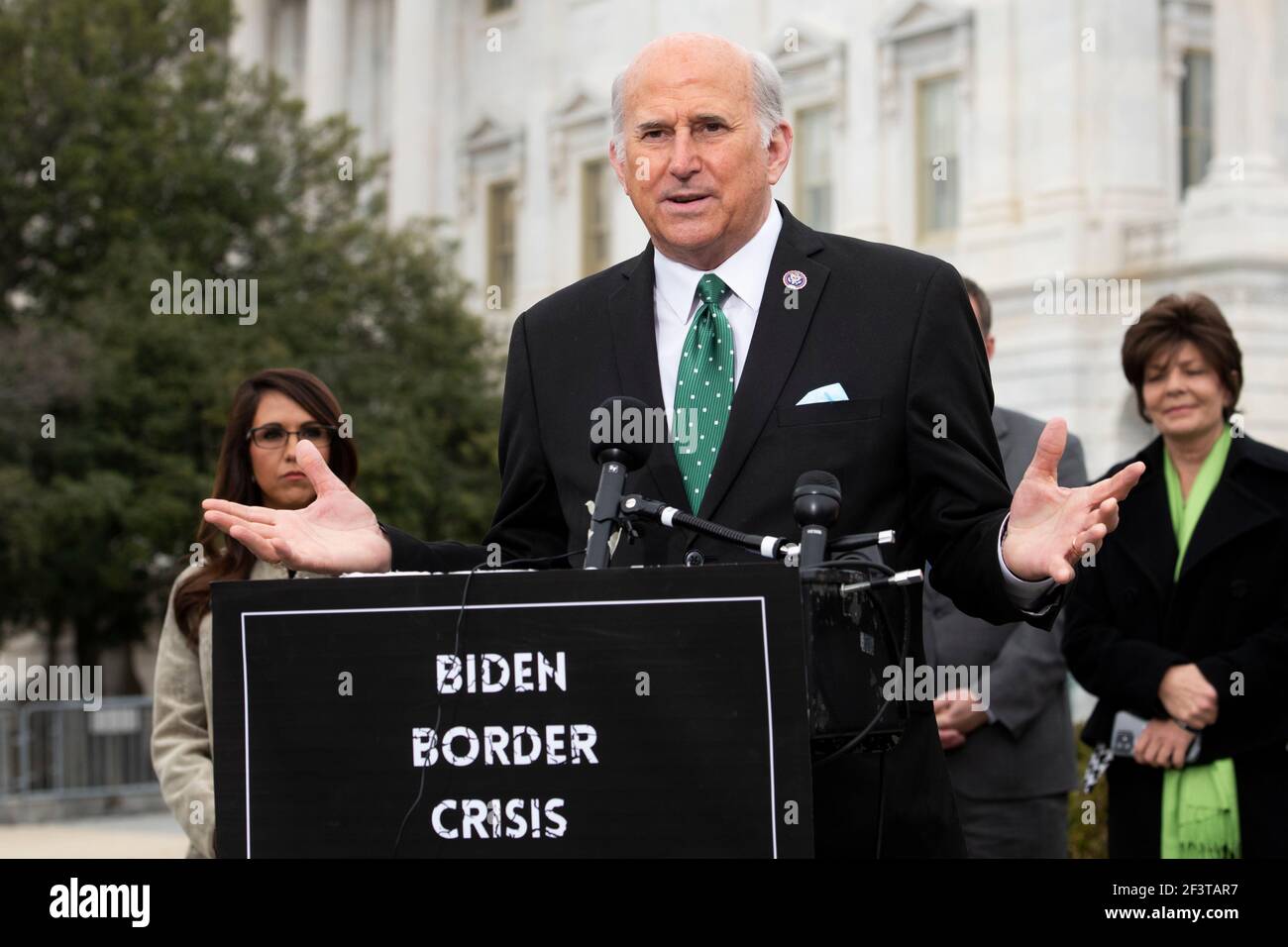 Il rappresentante degli Stati Uniti Louie Gohmert (rappresentante del Texas) offre osservazioni durante una conferenza stampa della Casa Freedom Caucus sull'immigrazione al confine meridionale, al di fuori del Campidoglio degli Stati Uniti a Washington, DC, mercoledì 17 marzo 2021. Credit: Rod Lamkey/CNP | utilizzo in tutto il mondo Foto Stock