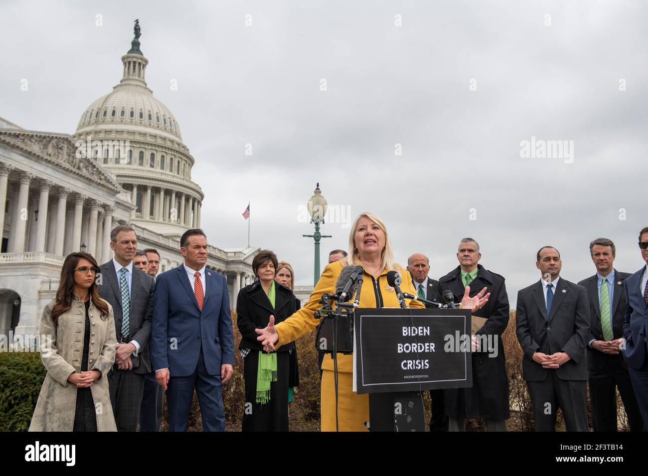 Il Rappresentante degli Stati Uniti Debbie Lesko (Repubblicano dell'Arizona) ha commentato durante una conferenza stampa della Casa Freedom Caucus sull'immigrazione al confine meridionale, al di fuori del Campidoglio degli Stati Uniti a Washington, DC, mercoledì 17 marzo 2021. Credit: Rod Lamkey/CNP | utilizzo in tutto il mondo Foto Stock