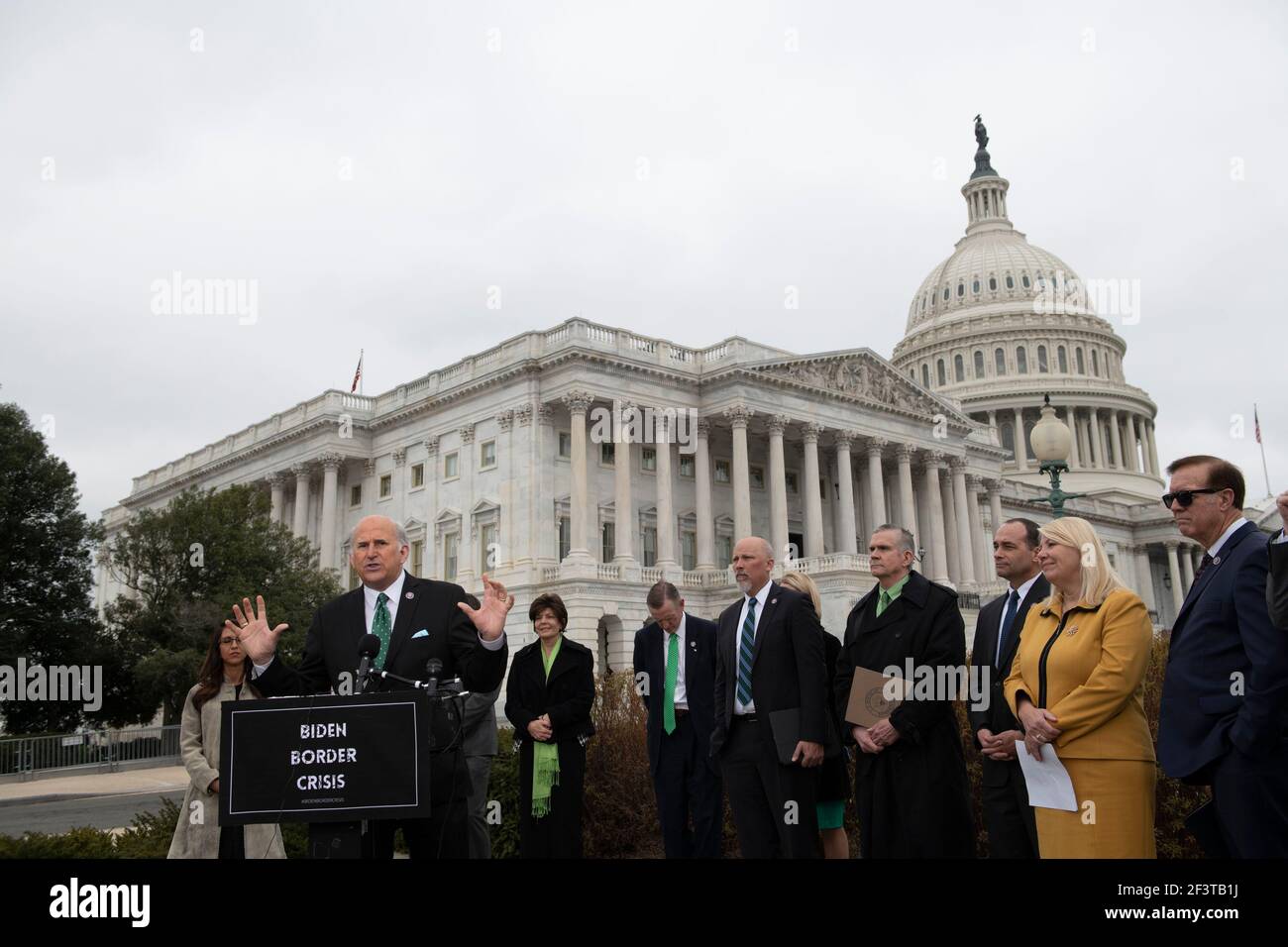 Il rappresentante degli Stati Uniti Louie Gohmert (rappresentante del Texas) offre osservazioni durante una conferenza stampa della Casa Freedom Caucus sull'immigrazione al confine meridionale, al di fuori del Campidoglio degli Stati Uniti a Washington, DC, mercoledì 17 marzo 2021. Credit: Rod Lamkey/CNP | utilizzo in tutto il mondo Foto Stock