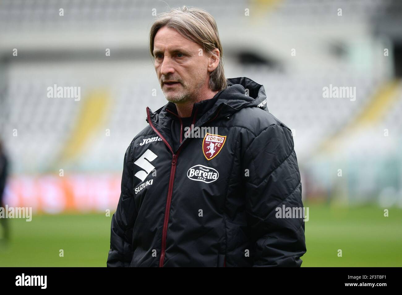 Davide Nicola allenatore del Torino FC del Torino FC parla con la squadra  durante la partita di calcio tra Torino FC e US Sassuolo. Sport Foto stock  - Alamy