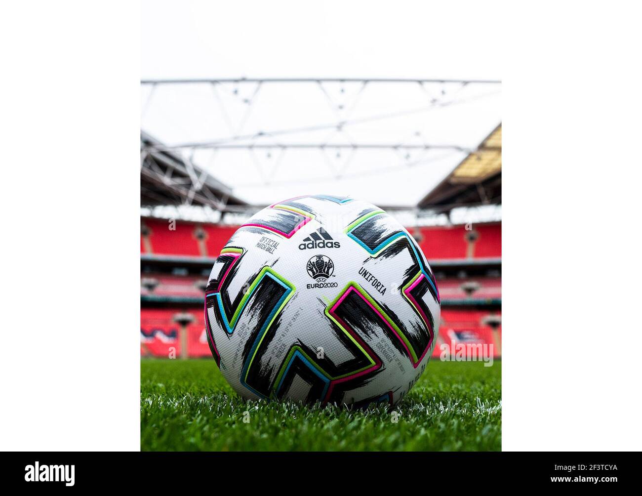 ‘Uniforia’ - la palla ufficiale per la partita UEFA EURO2020 by Adidas REDAZIONALE ONLY! Adidas via Kolvenbach Foto Stock