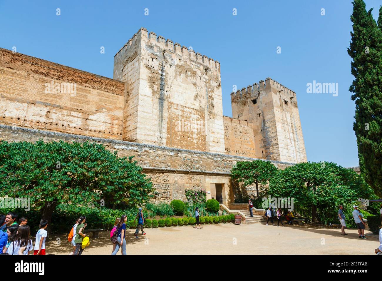 Ingresso attraverso Torre Quebrada all'Alcazaba, una fortezza, una delle parti più antiche dell'Alhambra, Alhambra y Generalife, Granada, Andalusia, Spagna Foto Stock