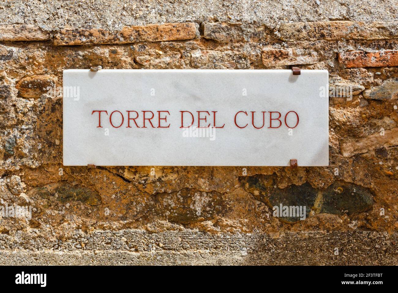 Segno per la Torre del Cubo in Alcazaba, una fortezza, una delle parti più antiche dell'Alhambra, Alhambra y Generalife, Granada, Andalusia, Spagna Foto Stock