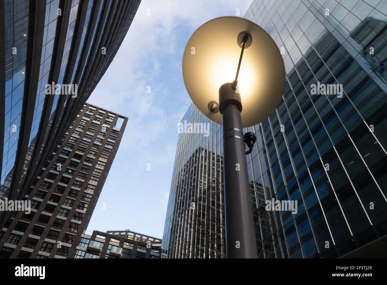 Street iighting a One Braham Park, Aldgate, Londra Foto Stock