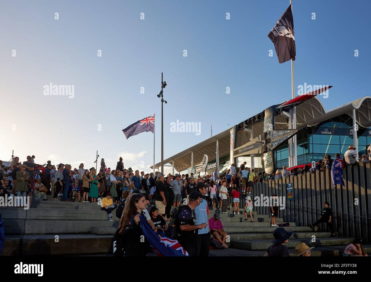 America's Cup Village ad Auckland il giorno della squadra Emirates La Nuova Zelanda ha vinto il Mug Auld Foto Stock