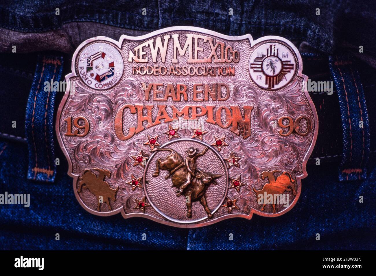 Il trofeo fibbia-cintura di un cowboy campione di toro in New Mexico. Foto Stock