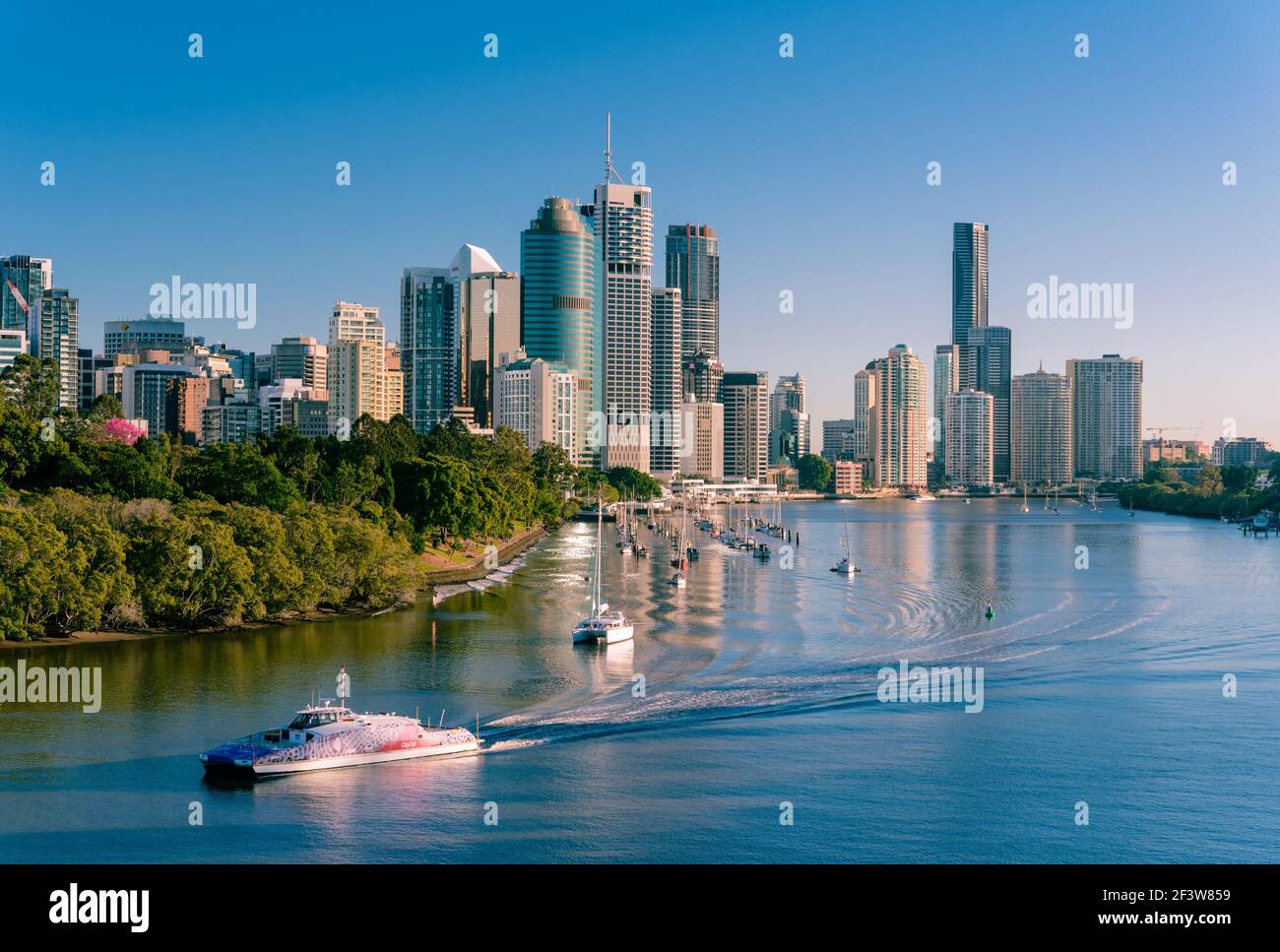 Vista mattutina della città di Brisbane e del fiume da Kangaroo Point. Brisbane è la capitale dello stato del Queensland, Australia. Foto Stock