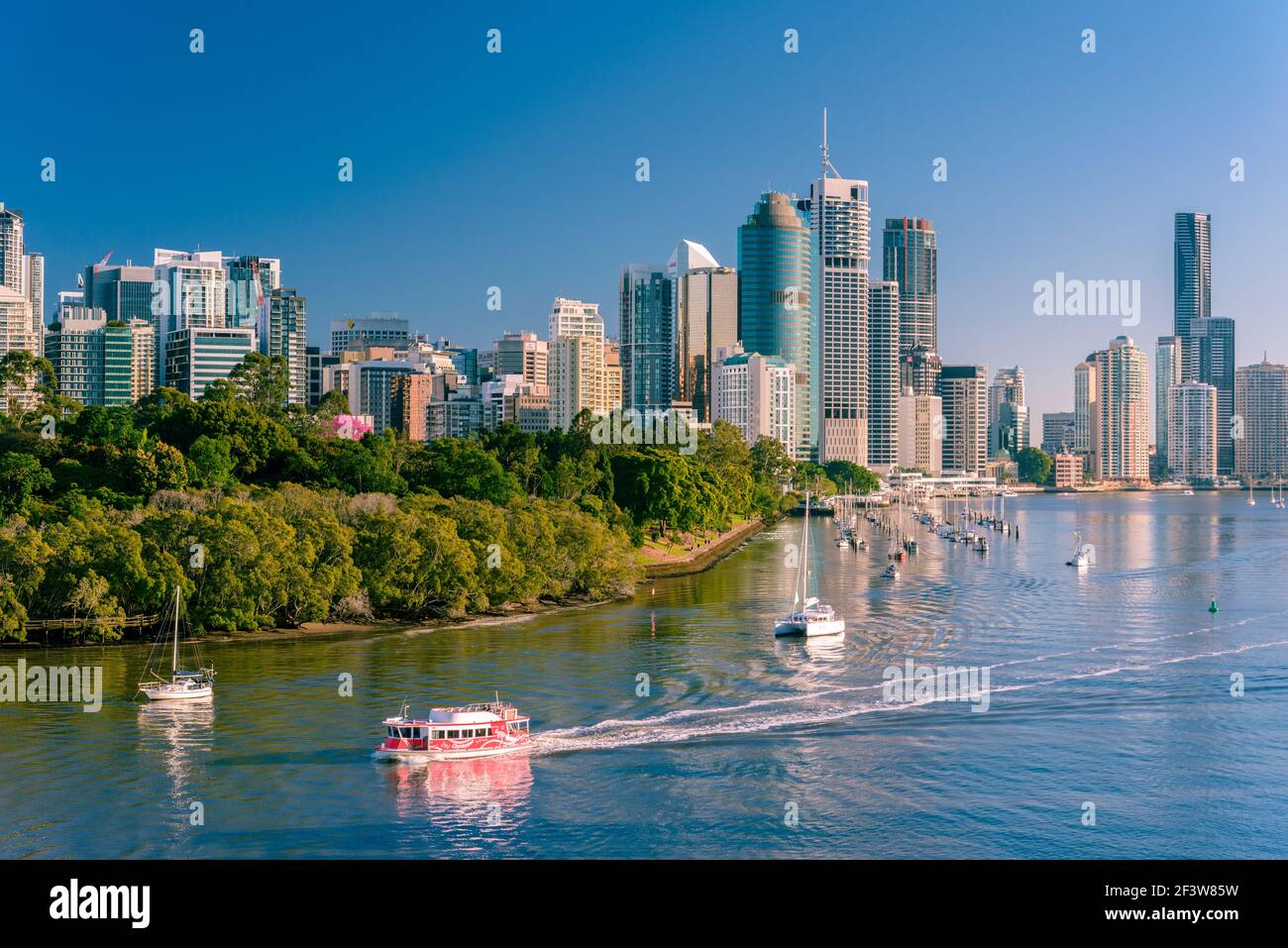 Vista mattutina della città di Brisbane e del fiume da Kangaroo Point. Brisbane è la capitale dello stato del Queensland, Australia. Foto Stock