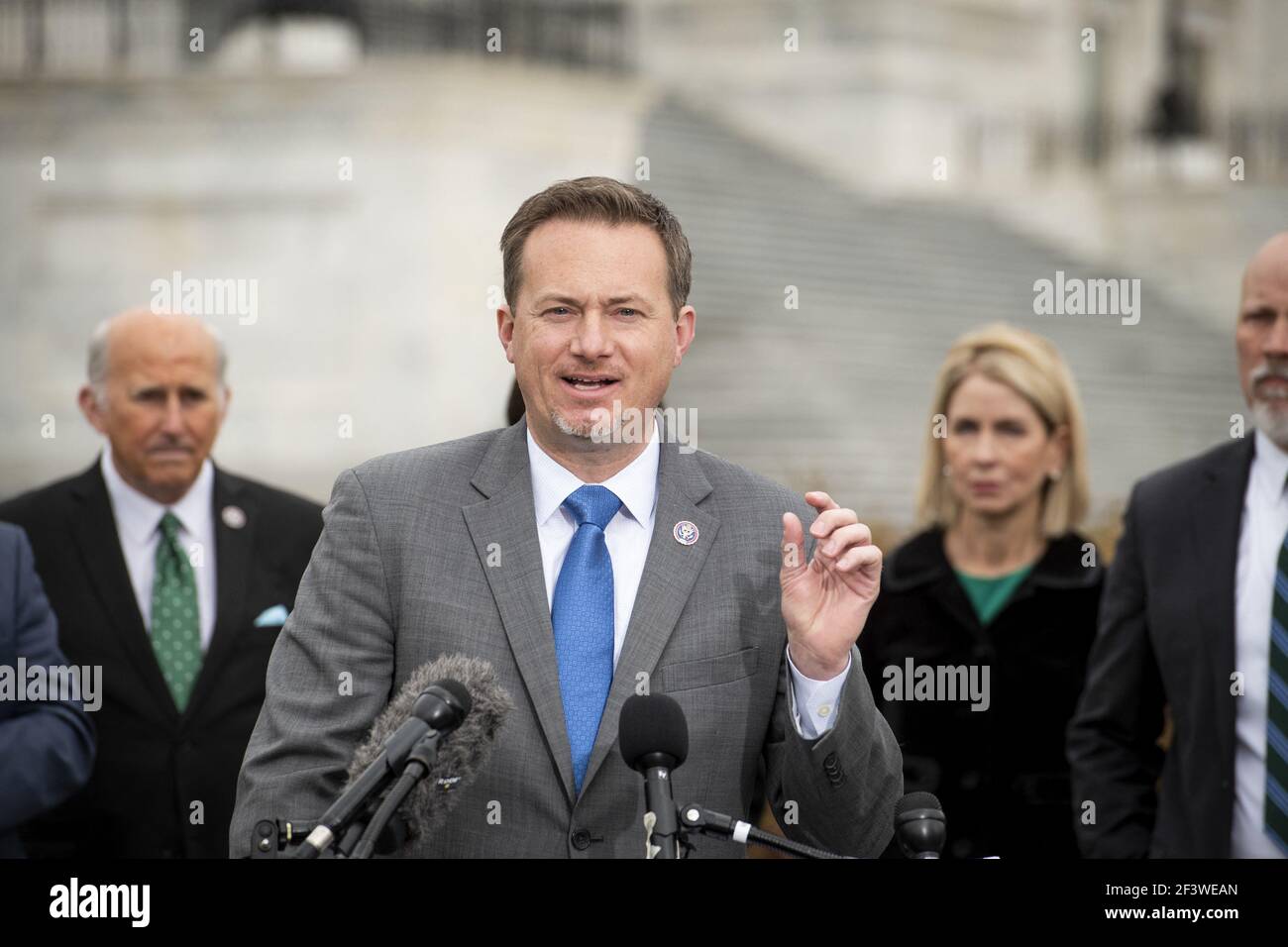 Il rappresentante degli Stati Uniti Michael Cloud (Repubblicano del Texas) offre osservazioni durante una conferenza stampa della Casa Freedom Caucus sull'immigrazione al confine meridionale, al di fuori del Campidoglio degli Stati Uniti a Washington, DC, USA, mercoledì 17 marzo, 2021. Foto di Rod Lamkey/CNP/ABACAPRESS.COM Foto Stock