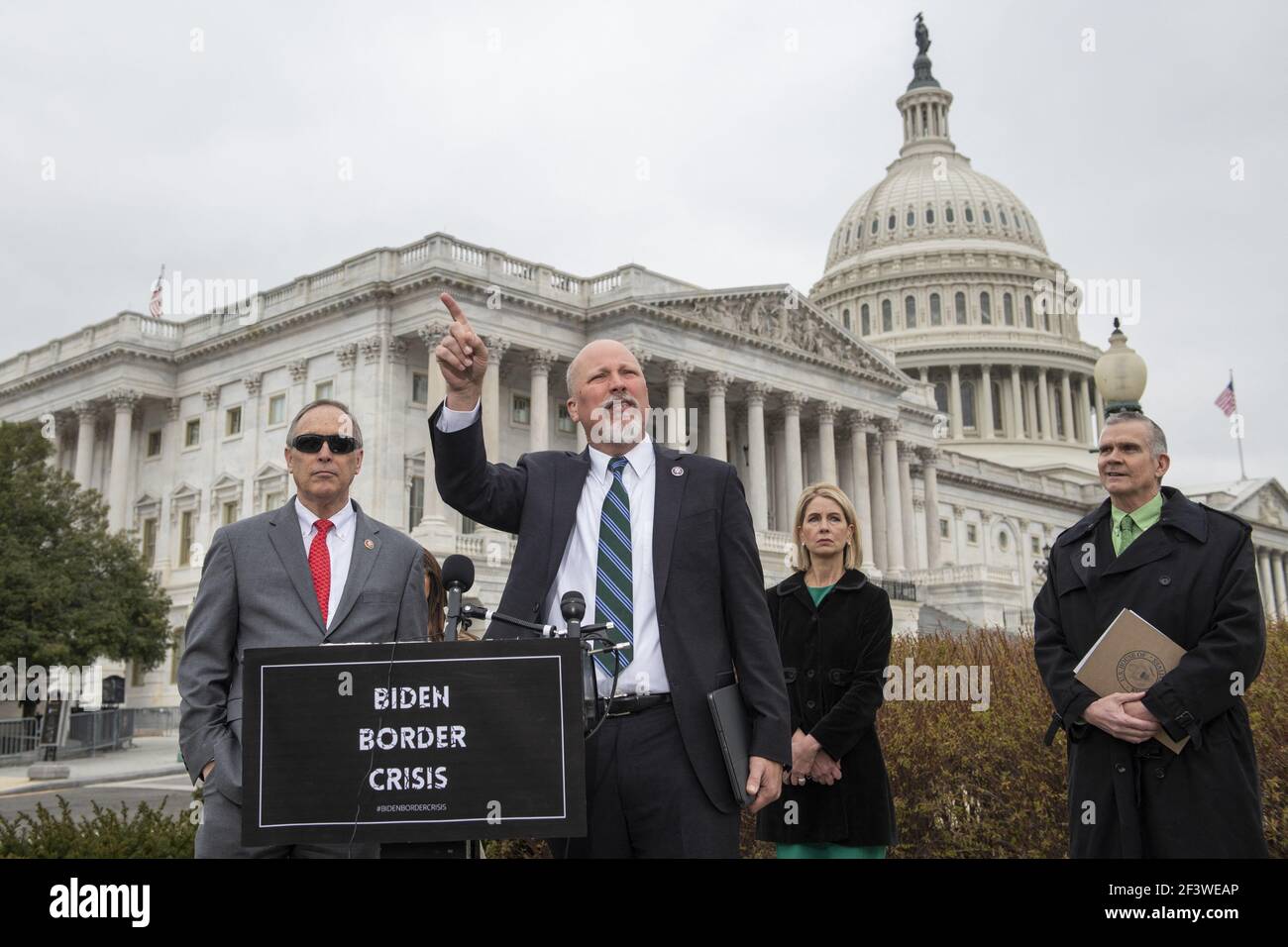 Il Rappresentante degli Stati Uniti chip Roy (Repubblicano del Texas) offre osservazioni durante una conferenza stampa della House Freedom Caucus sull'immigrazione al confine meridionale, al di fuori del Campidoglio degli Stati Uniti a Washington, DC, USA, mercoledì 17 marzo, 2021. Foto di Rod Lamkey/CNP/ABACAPRESS.COM Foto Stock