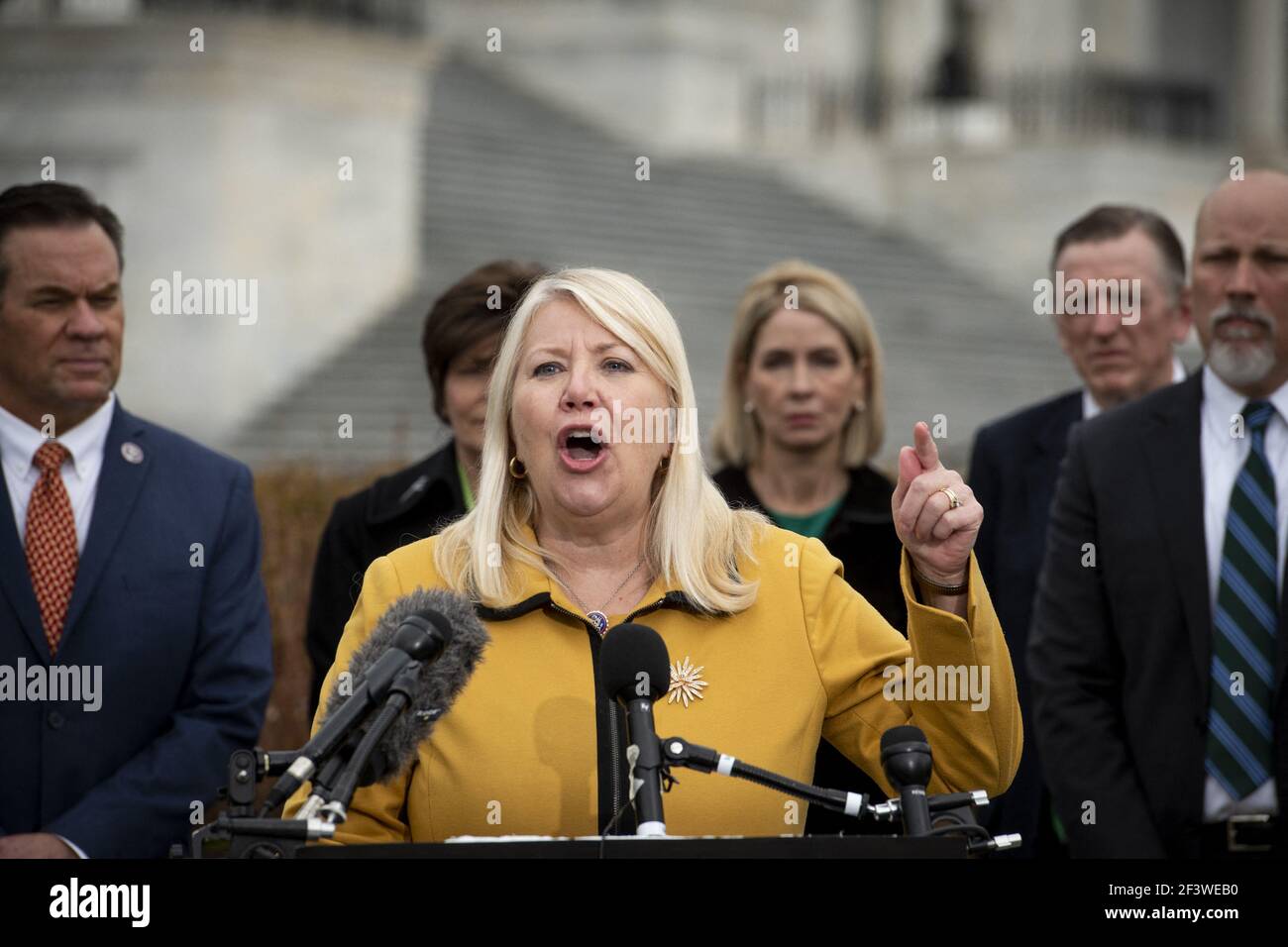 Il rappresentante degli Stati Uniti Debbie Lesko (Repubblicano dell'Arizona) ha commentato durante una conferenza stampa della House Freedom Caucus sull'immigrazione al confine meridionale, al di fuori del Campidoglio degli Stati Uniti a Washington, DC, USA, mercoledì 17 marzo, 2021. Foto di Rod Lamkey/CNP/ABACAPRESS.COM Foto Stock
