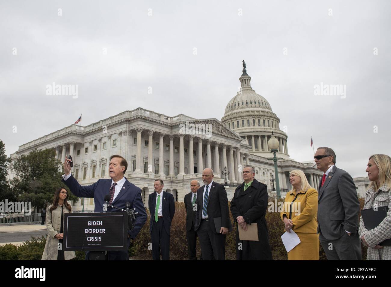 Il Rappresentante degli Stati Uniti Randy Weber (Repubblicano del Texas) ha commentato durante una conferenza stampa della Casa Freedom Caucus sull'immigrazione al confine meridionale, al di fuori del Campidoglio degli Stati Uniti a Washington, DC, USA, mercoledì 17 marzo, 2021. Foto di Rod Lamkey/CNP/ABACAPRESS.COM Foto Stock