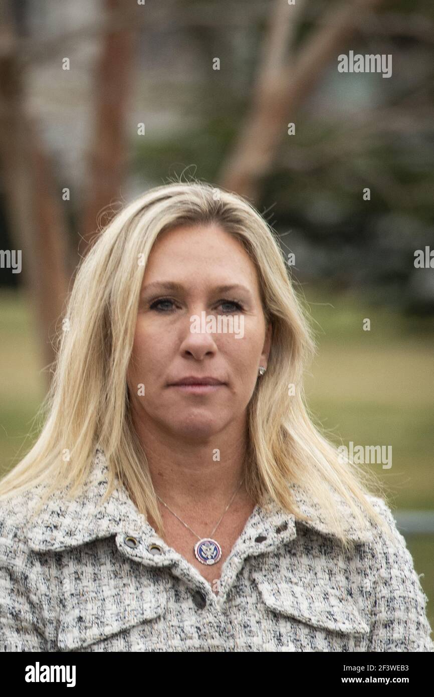 Il rappresentante degli Stati Uniti Marjorie Taylor Greene (repubblicano della Georgia) ascolta i relatori durante una conferenza stampa della Casa Freedom Caucus sull'immigrazione al confine meridionale, al di fuori del Campidoglio degli Stati Uniti a Washington, DC, USA, mercoledì 17 marzo, 2021. Foto di Rod Lamkey/CNP/ABACAPRESS.COM Foto Stock