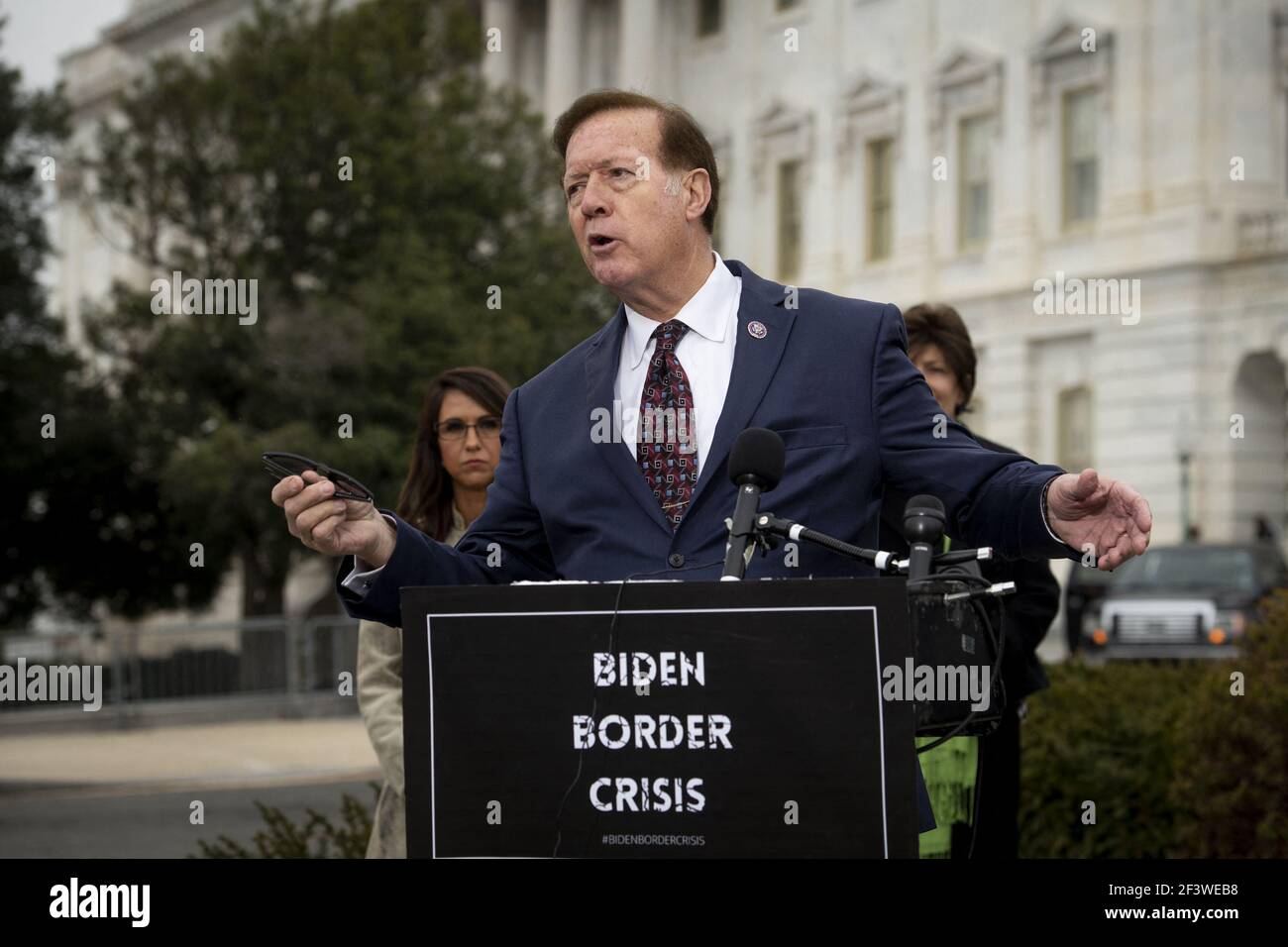 Il Rappresentante degli Stati Uniti Randy Weber (Repubblicano del Texas) ha commentato durante una conferenza stampa della Casa Freedom Caucus sull'immigrazione al confine meridionale, al di fuori del Campidoglio degli Stati Uniti a Washington, DC, USA, mercoledì 17 marzo, 2021. Foto di Rod Lamkey/CNP/ABACAPRESS.COM Foto Stock