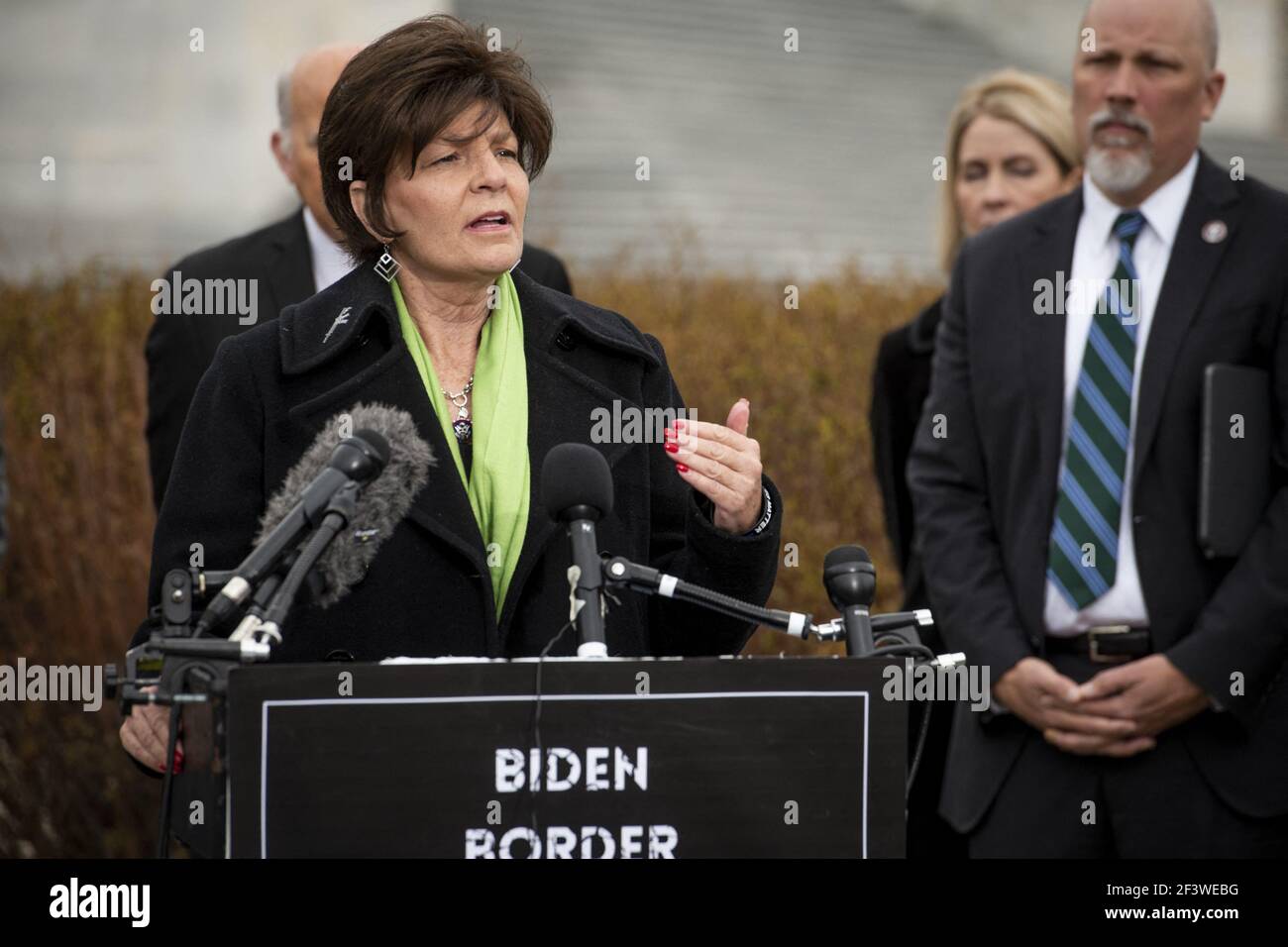 Il rappresentante degli Stati Uniti Yvette Herrell (Repubblicano del nuovo Messico) ha commentato durante una conferenza stampa della Casa Freedom Caucus sull'immigrazione al confine meridionale, al di fuori del Campidoglio degli Stati Uniti a Washington, DC, USA, mercoledì 17 marzo, 2021. Foto di Rod Lamkey/CNP/ABACAPRESS.COM Foto Stock