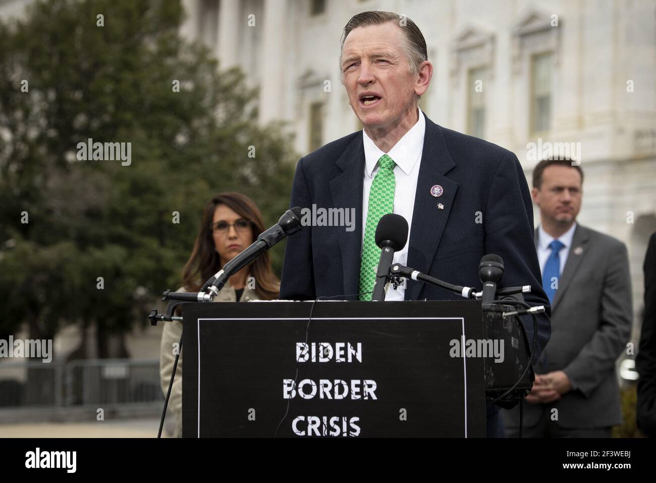 Il rappresentante degli Stati Uniti Paul A. Gosar (Repubblicano dell'Arizona) ha commentato durante una conferenza stampa della House Freedom Caucus sull'immigrazione al confine meridionale, al di fuori del Campidoglio degli Stati Uniti a Washington, DC, USA, mercoledì 17 marzo, 2021. Foto di Rod Lamkey/CNP/ABACAPRESS.COM Foto Stock