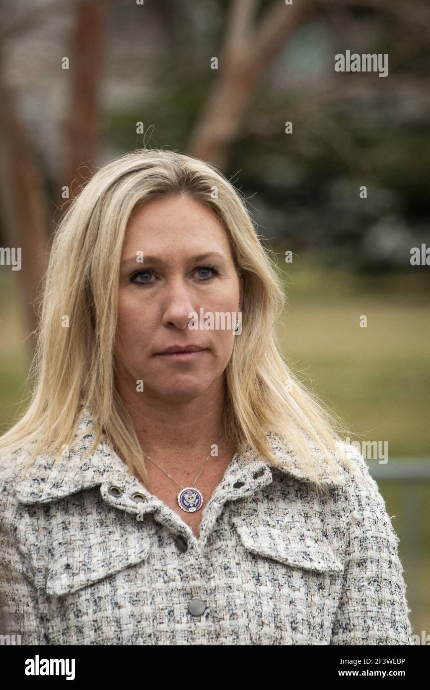 Il rappresentante degli Stati Uniti Marjorie Taylor Greene (repubblicano della Georgia) ascolta i relatori durante una conferenza stampa della Casa Freedom Caucus sull'immigrazione al confine meridionale, al di fuori del Campidoglio degli Stati Uniti a Washington, DC, USA, mercoledì 17 marzo, 2021. Foto di Rod Lamkey/CNP/ABACAPRESS.COM Foto Stock