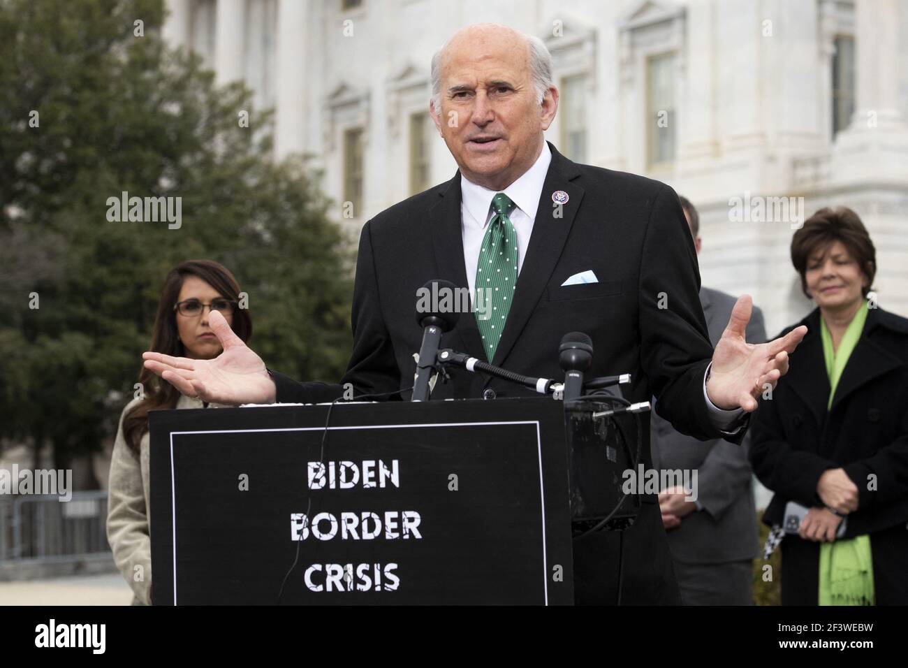 Il rappresentante degli Stati Uniti Louie Gohmert (rappresentante del Texas), durante una conferenza stampa della House Freedom Caucus sull'immigrazione al confine meridionale, al di fuori del Campidoglio degli Stati Uniti a Washington, DC, USA, mercoledì 17 marzo, 2021. Foto di Rod Lamkey/CNP/ABACAPRESS.COM Foto Stock
